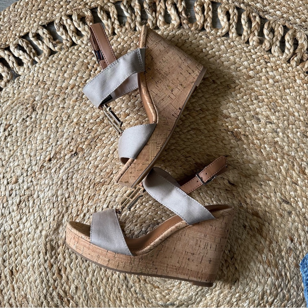 Tommy Hilfiger Women's Beige Sandals